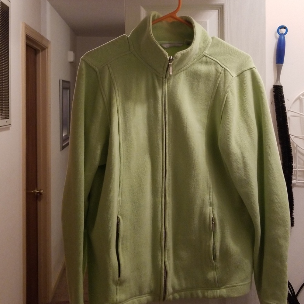 Lady Hathaway light weight zip up jacket.